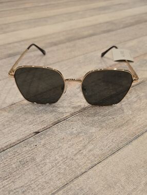 Aire Spiral Gold Square Shaped Frame Sunglasses Shatterproof Scratch Proof NWT
